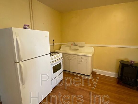 4th image of 947 Wellington Ave #4