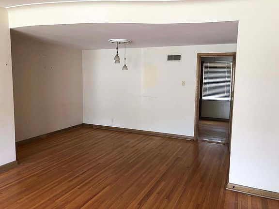 3rd image of 8734 Delmar Blvd APT 1W