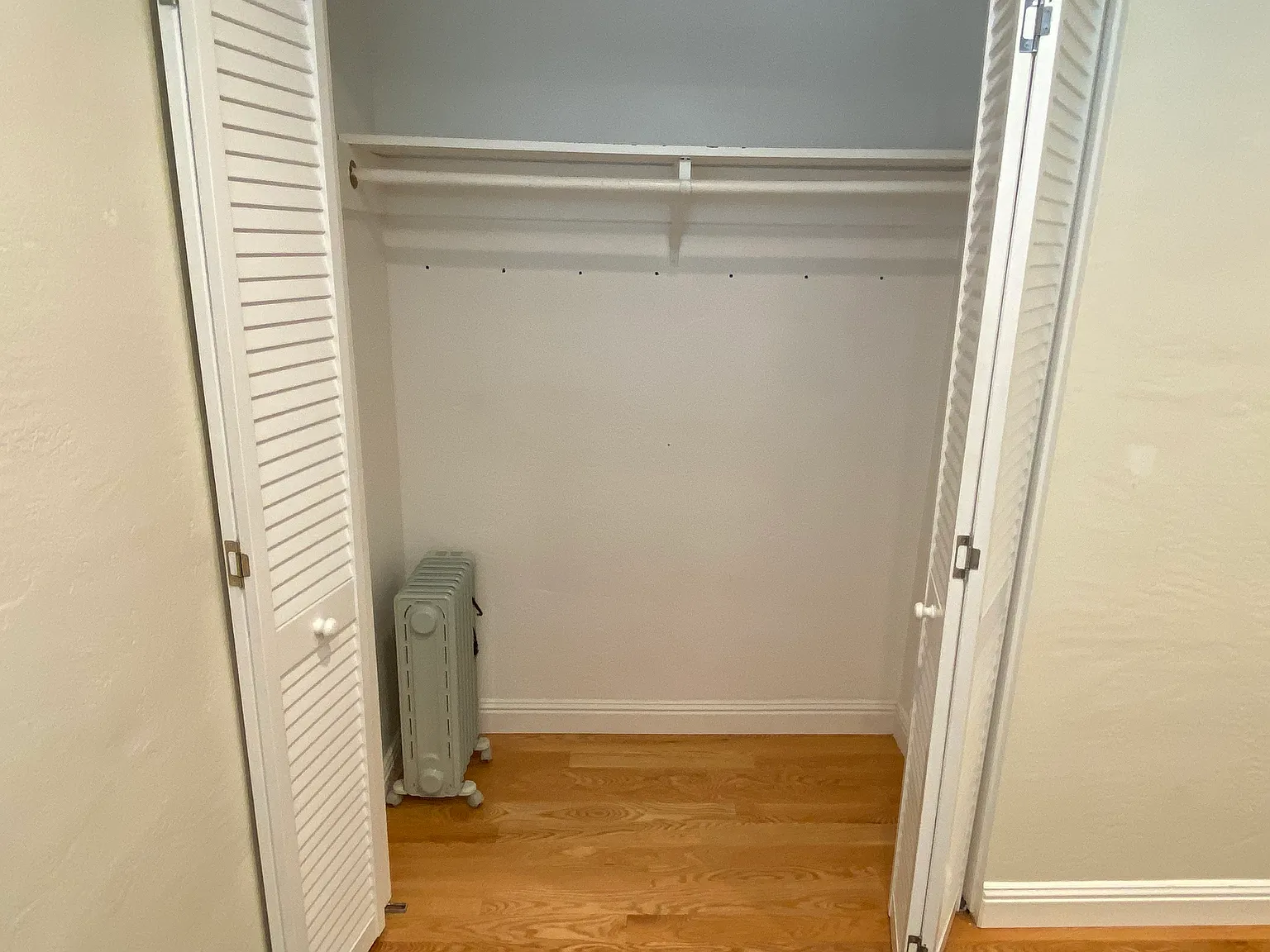 3 bed, 1200 sqft, $1,300 — Photo 4