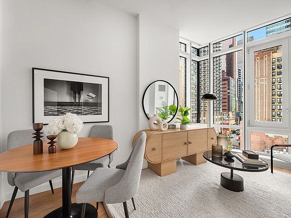 3rd image of 306 W 48th St APT 6D