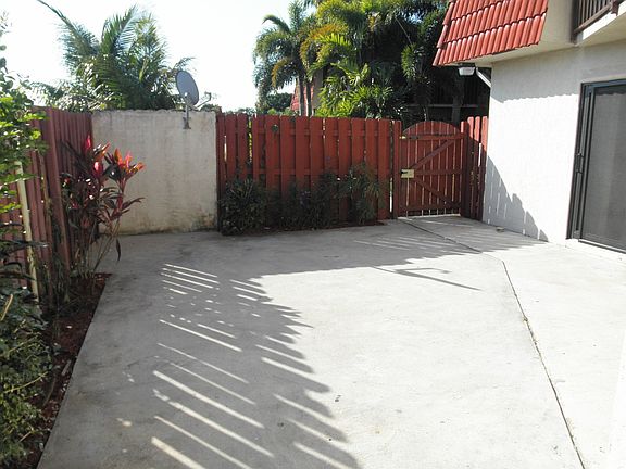 2nd image of 3816 Victoria Dr