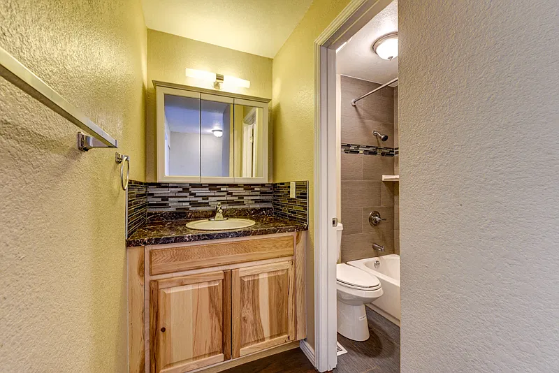875 Sir Galahad Dr — Photo 3