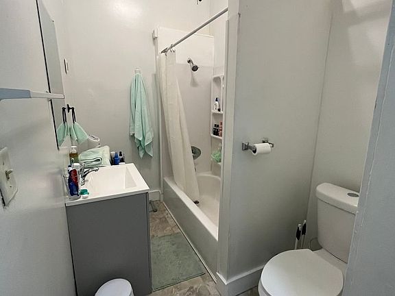 5th image of 1214 Columbia St APT 4