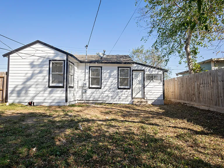 4505 Up River Rd — Photo 14