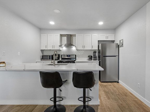 4th image of 304 E 33rd St APT 4