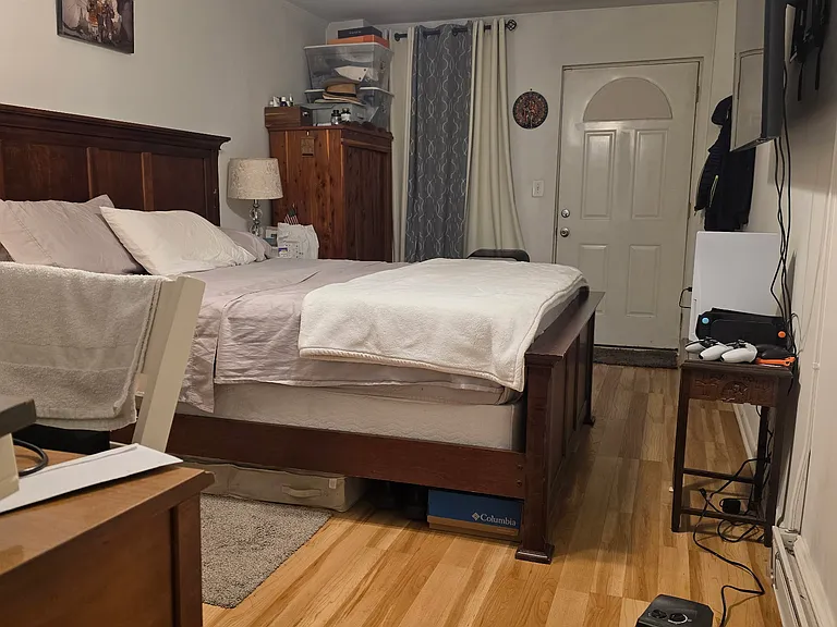 Huge Bedroom with rear egress