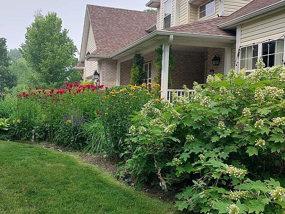 2nd image of 841 Arbor Ave