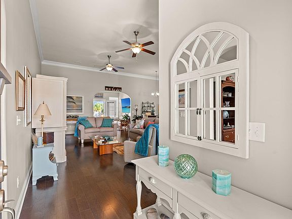 3rd image of 212 Hull St.