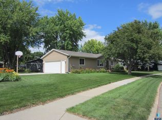 6512 W Essex Dr, Sioux Falls, SD 57106