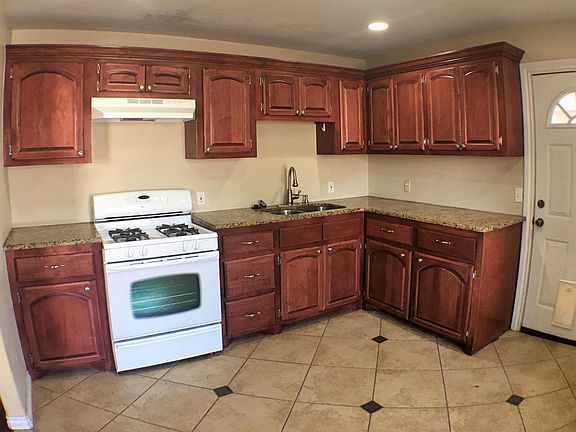 Kitchen has gas range