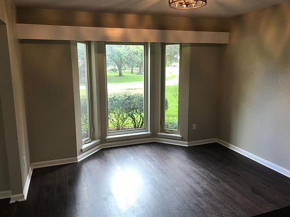4th image of 114 Hyacinth St