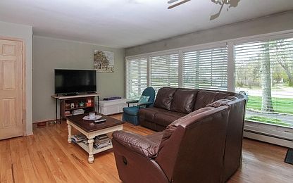 4th image of 93 Ponquogue Ave