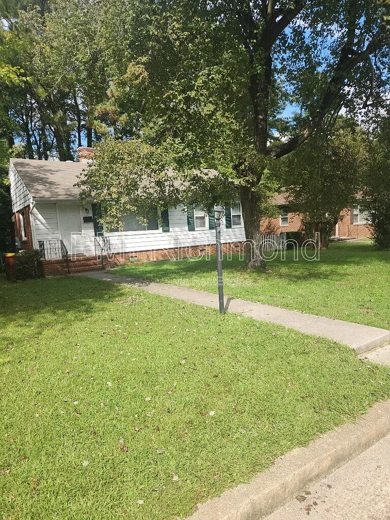 Photo 2 of 8 - 915 Northampton Rd - Petersburg, VA Building Photo - 915 Northampton Rd