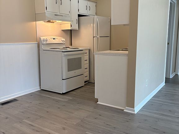 2nd image of 820 4th St #B