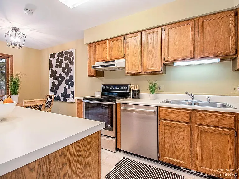 492 Park Pl — Photo 9
