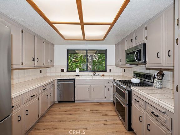 5th image of 888 Talisman Ln
