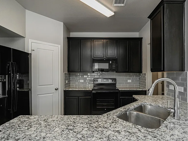 525 Fallbrook Dr — Photo 10