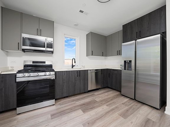 4th image of 2030 Greenwood St #201