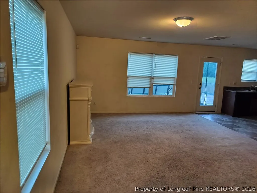 3 bed, 2.5 bath, 1850 sqft, $1,800 — Photo 3