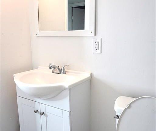5th image of 595 S Royal Crest Cir Unit 1