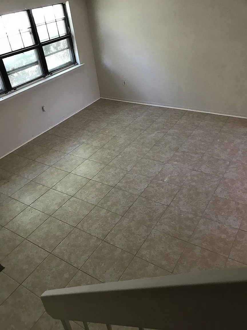 3 bed, 1.5 bath, 1330 sqft, $2,595 — Photo 3
