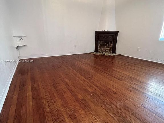 4th image of 920 Euclid Ave APT 10