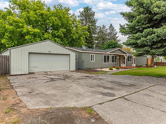 4th image of 3315 E 3rd Ct