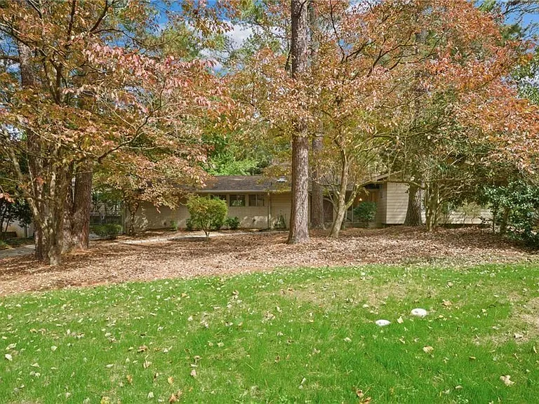 705 Edgewater Trl NW — Photo 36