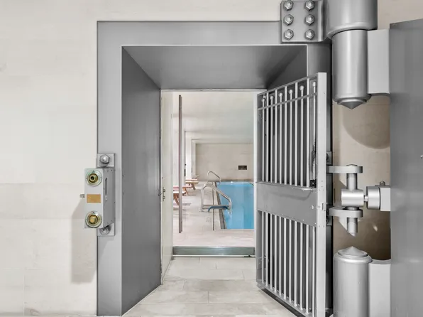 20 Pine Street image 9 of 14