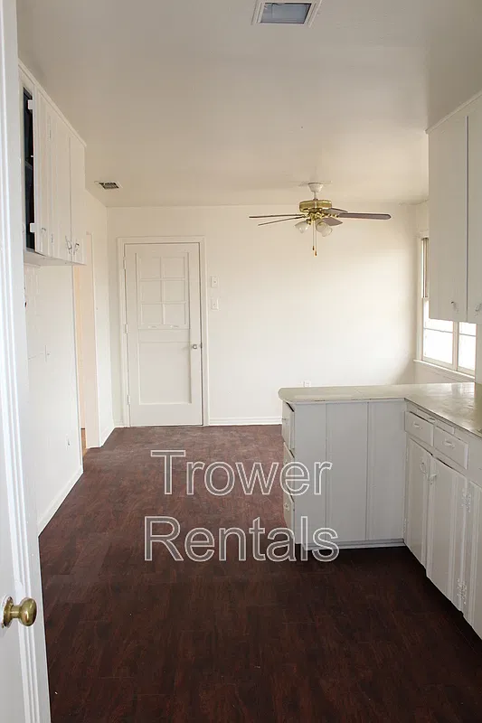 3 bed, 2.0 bath, 1464 sqft, $1,600 — Photo 3