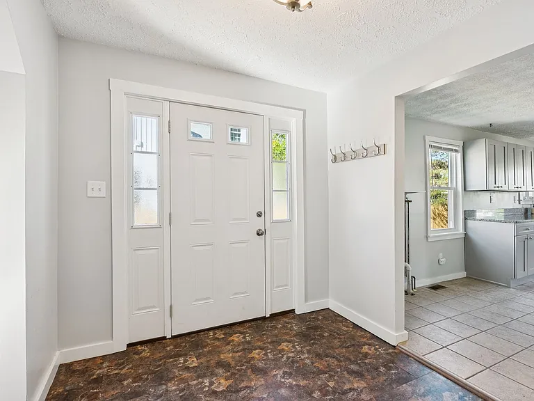140 & 142 Sawyer Street — Photo 16
