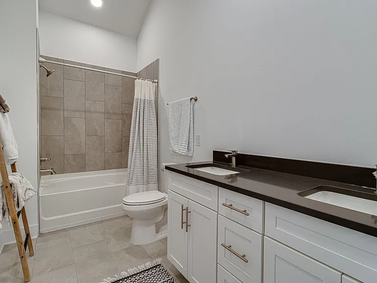 100 Clubhouse Bay — Photo 8
