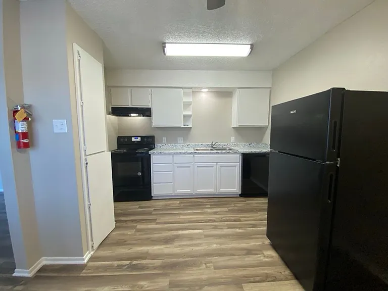 La Mesa Apartments — Photo 1