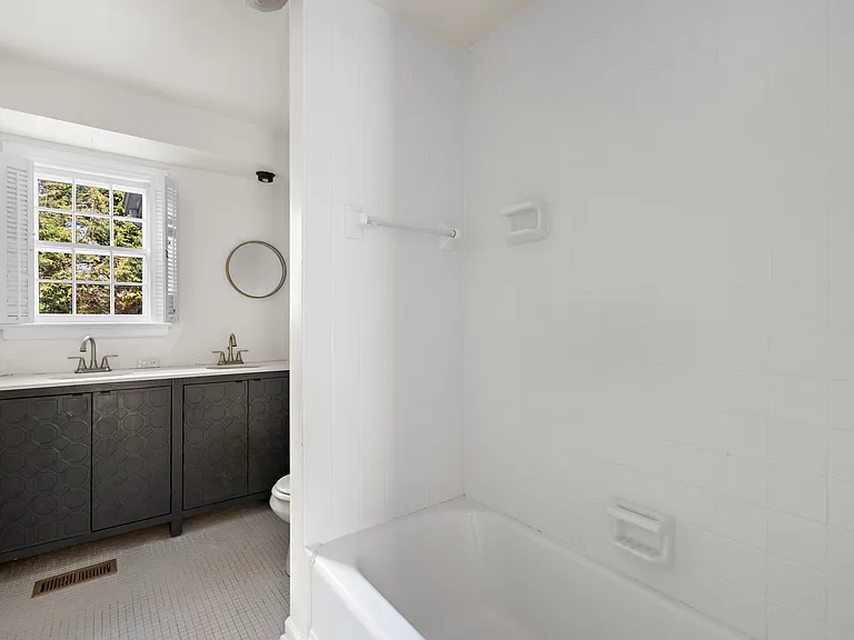 154 N Franklin Tpke — Photo 10