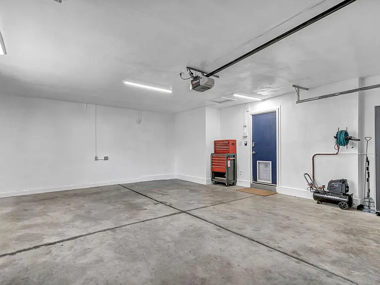 2655 Parkway Dr — Photo 33
