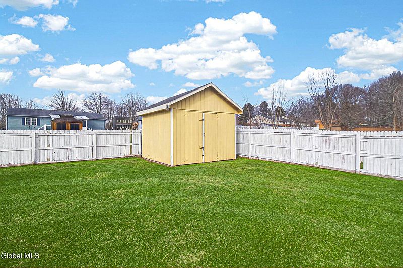 5th image of 343 Hickory Lane