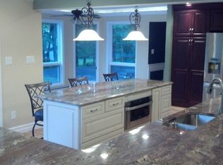 25 Oak Ridge Cir, Mahopac, NY 10541