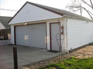 438 Acacia Dr, Eastlake, OH 44095