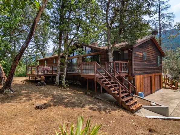 701 Crest Dr, Canyonville, OR 97417