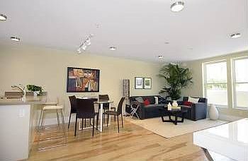 4th image of 3901 Fabian Way