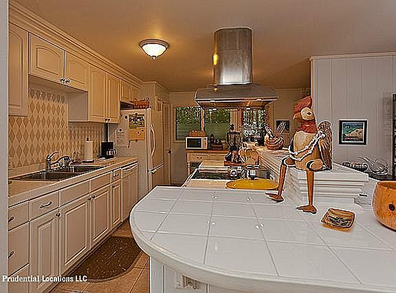 5th image of 1055 Lunaanela St