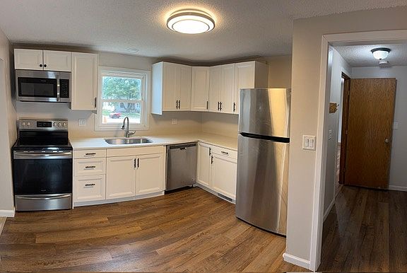 4th image of 400 S Main St #1