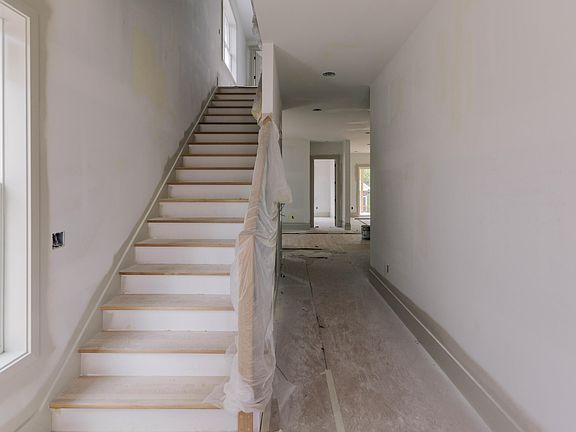 4th image of 1005 Addison Pl