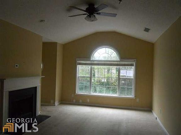 2nd image of 304 Spring Heights Ln SE Unit 3/304