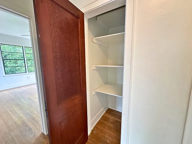122 Demouy Ave #1/2 — Photo 16