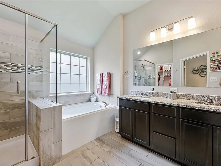4264 Harding Way — Photo 14