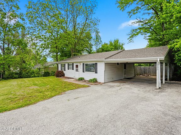 3rd image of 6203 E Sharon Ln