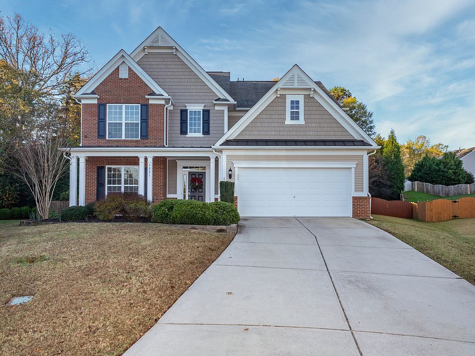 Front of Home Facing Cul-de-sac