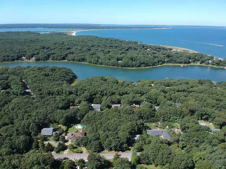 147 Pembroke Dr — Photo 28