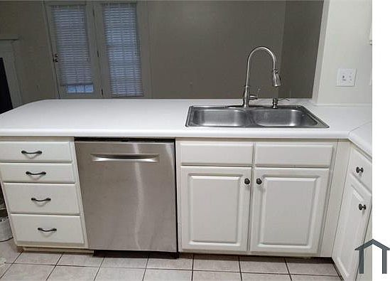 3rd image of 3435 Westgate Dr